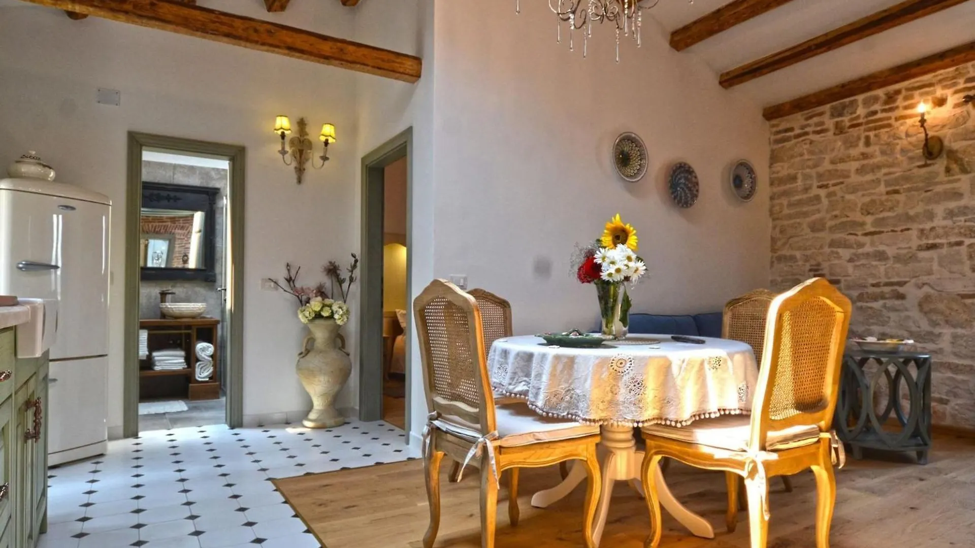 Serene Sea View Rovinj Apartment - Two Bedroom Apartment With Sea View クロアチア